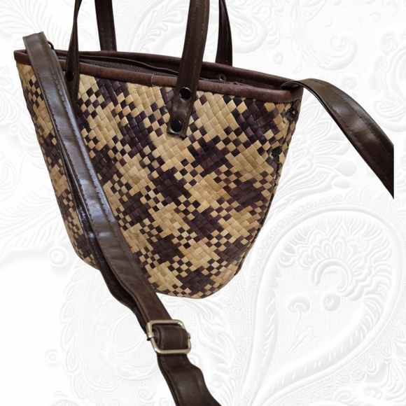 Handmade Woven Pandan Leaves Multicolor HandBag with Adjustable Strap, Mini - Picture 3 of 5